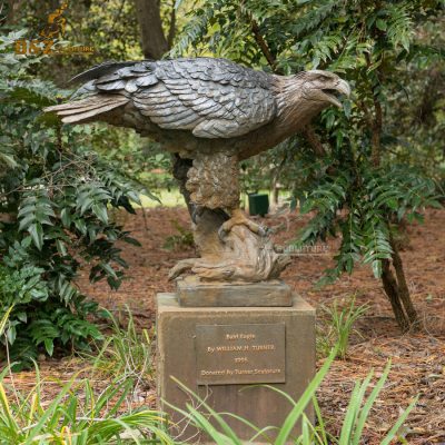 Life size garden decor custom made perched eagle statue for sale DZE-013