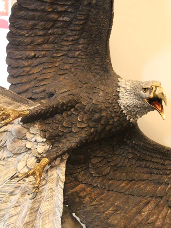 bald eagle sculpture