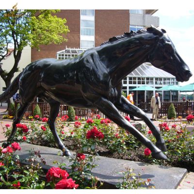 bronze horse sculpture