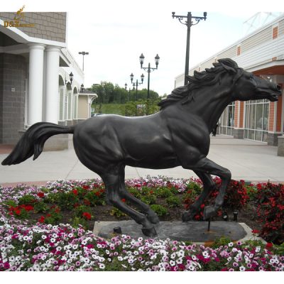 life size statues of horse