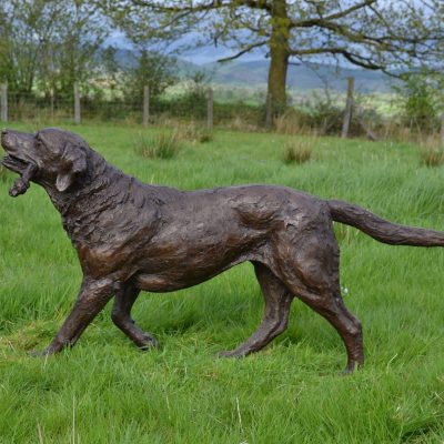 labrador retriever garden statue