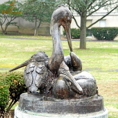 Bronze life size new design pelican welcome statue