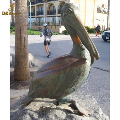 Garden decor modern design metal pelican statue