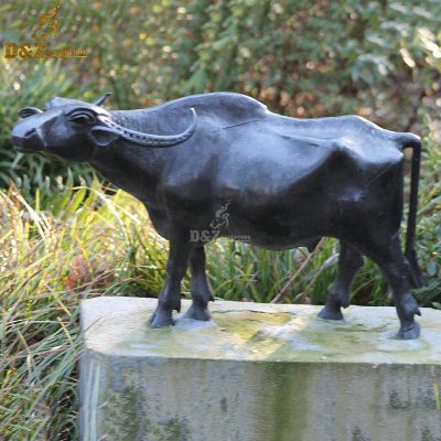 Outdoor indoor decor life size bull statue