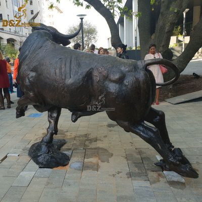 Famous high quality brass bull statue location