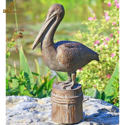 Cute animal decoration metal garden pelican statue