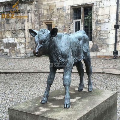 Metal casting hot sale bull statue in london