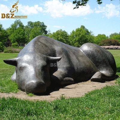 Cute metal sitting chicago bull statue