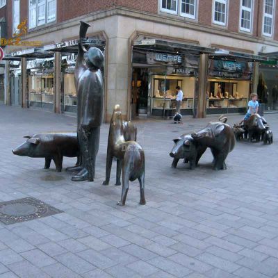 Artwork lost wax method patina surface high quality bronze pig statues