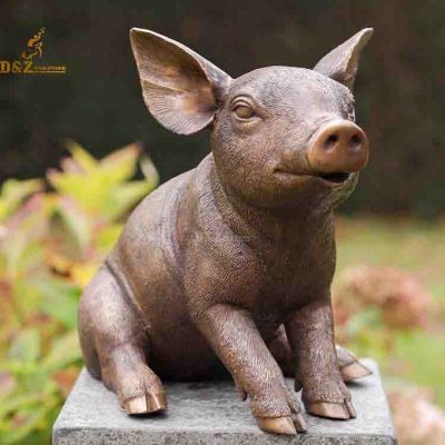 Lovely small pig statue bronze garden decor