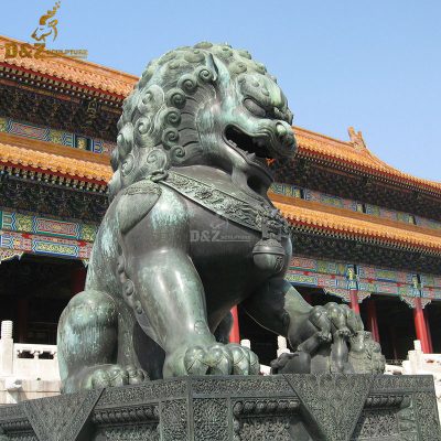 High-quality bronze foo dogs statue placed at the gate of the palace