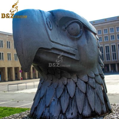 Casting carving large flying eagle catching fish statue bronze hawk sculpture