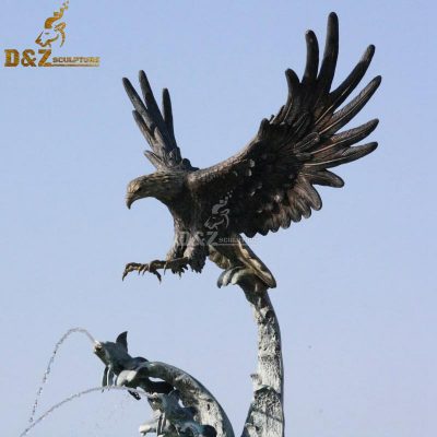 Casting carving large flying eagle catching fish statue bronze hawk sculpture