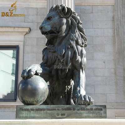 outdoor decoration Metal polished surface animal sculpture bronze lion with ball statue