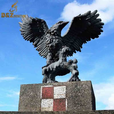 Factory custom professional artist team hand made brass flying eagle sculpture DZE-D458