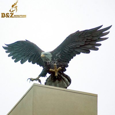 Hot sale outdoor art decoration metal flying eagle status with blade DZE-D457