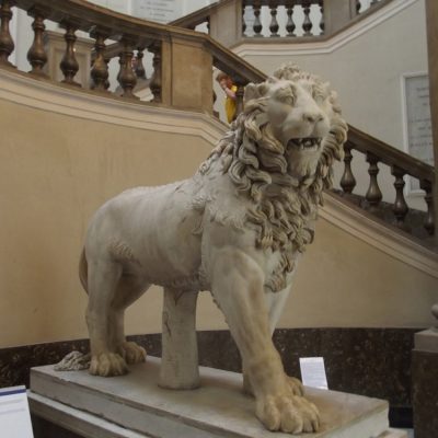 Life size marble carved museum decor famous lion sculpture in italy DZL-D505